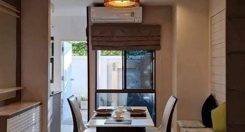 For rent 3 bedrooms house in Phra Khanong, Bangkok
