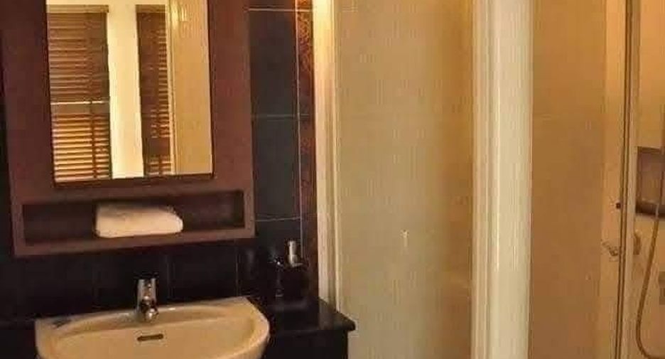 For rent 3 bedrooms house in Phra Khanong, Bangkok