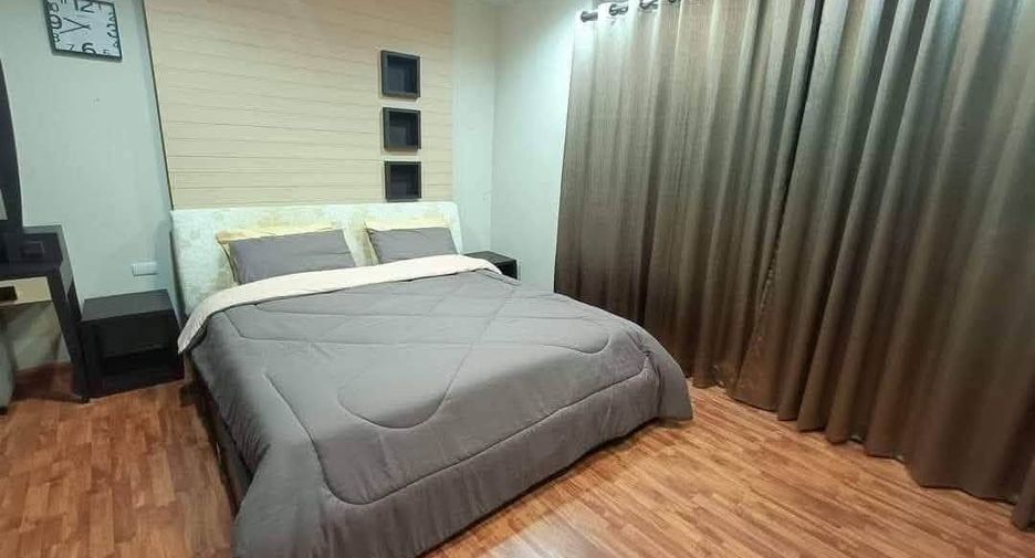 For rent 3 bedrooms house in Phra Khanong, Bangkok