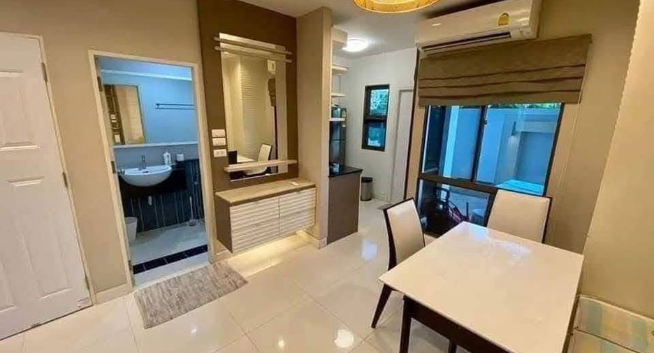 For rent 3 bedrooms house in Phra Khanong, Bangkok