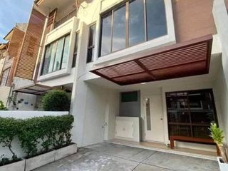 For rent 3 bedrooms house in Phra Khanong, Bangkok