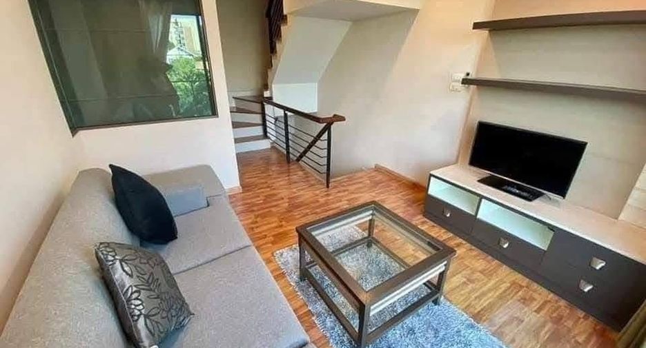For rent 3 bedrooms house in Phra Khanong, Bangkok