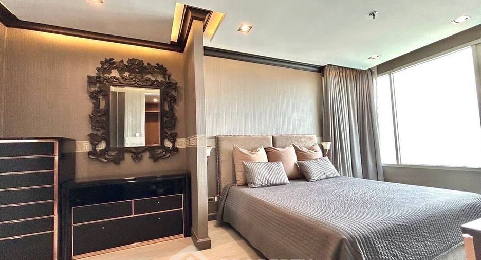 For sale 3 bedrooms condo in Watthana, Bangkok