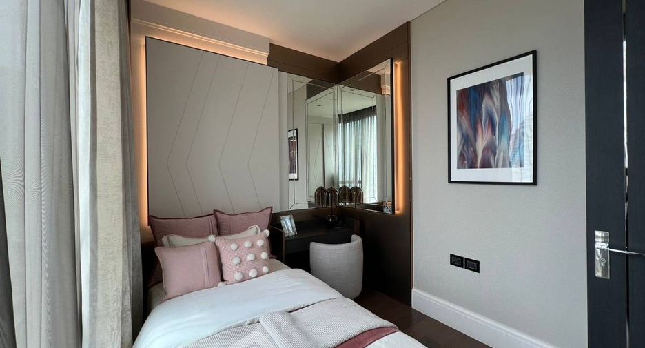 For rent 2 bedrooms condo in Watthana, Bangkok