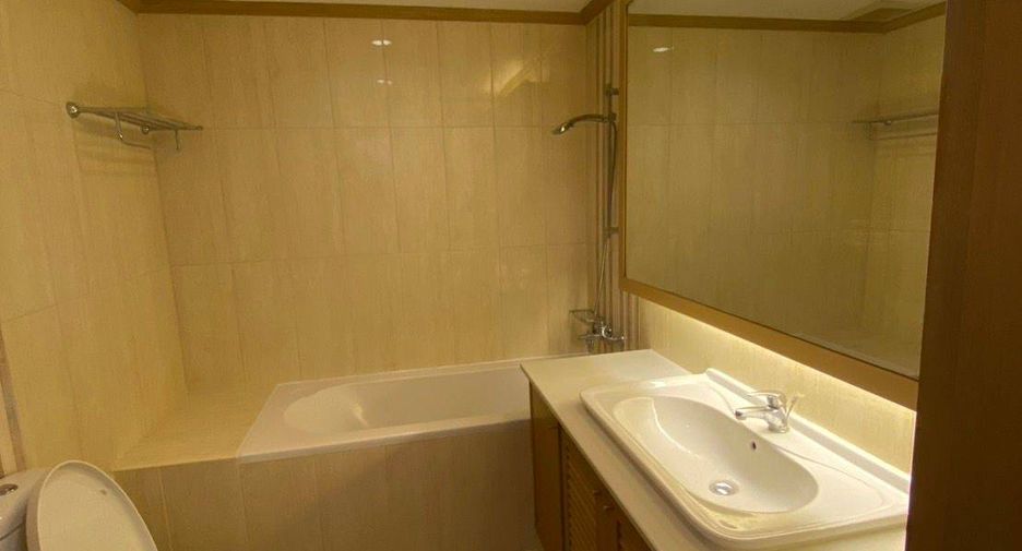 For rent 3 bedrooms condo in Khlong Toei, Bangkok