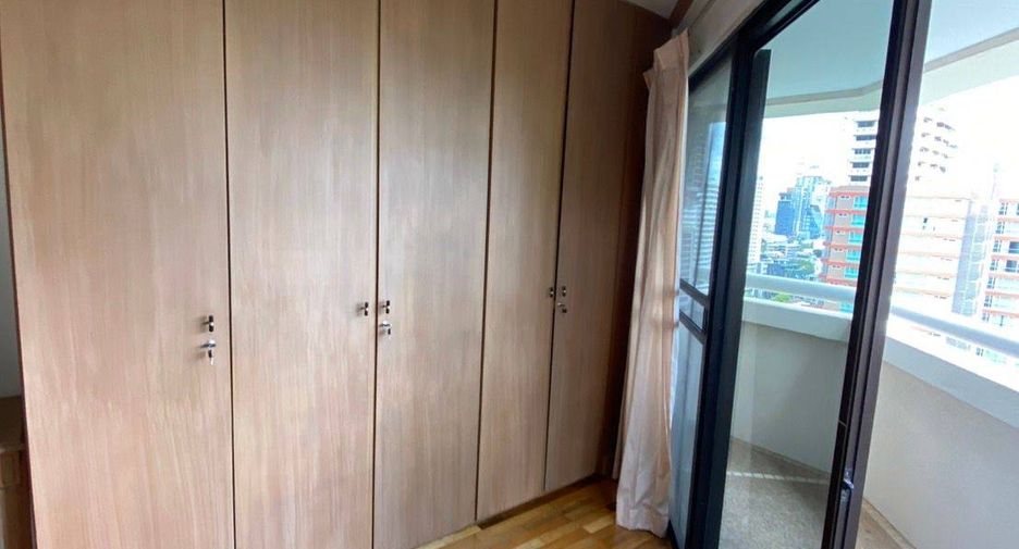 For rent 3 bedrooms condo in Khlong Toei, Bangkok