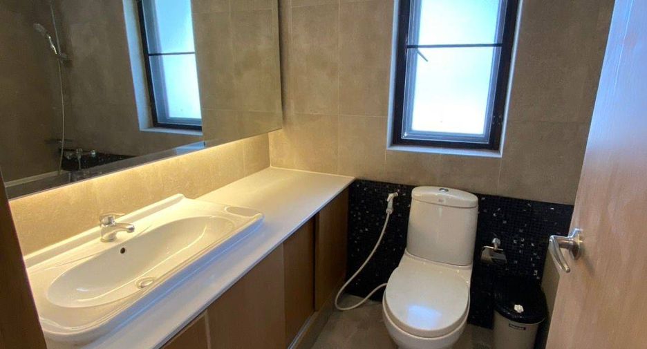 For rent 3 bedrooms condo in Khlong Toei, Bangkok