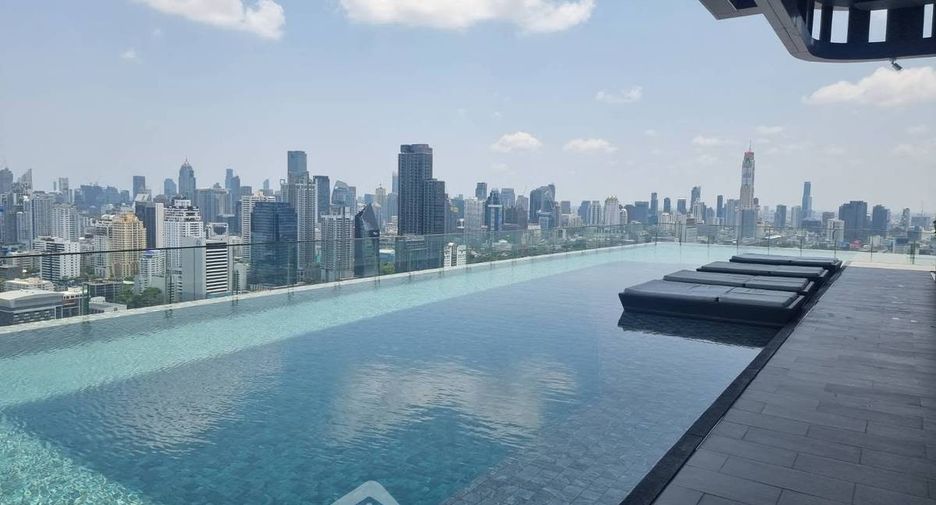Condo en alquiler de 2 habitaciones en Huai Khwang, Bangkok