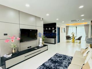 Haus zur Miete mit 5 Zimmer in Bang Lamung, Chonburi
