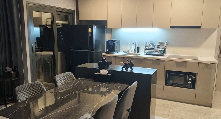 Condo en alquiler de 2 habitaciones en Huai Khwang, Bangkok