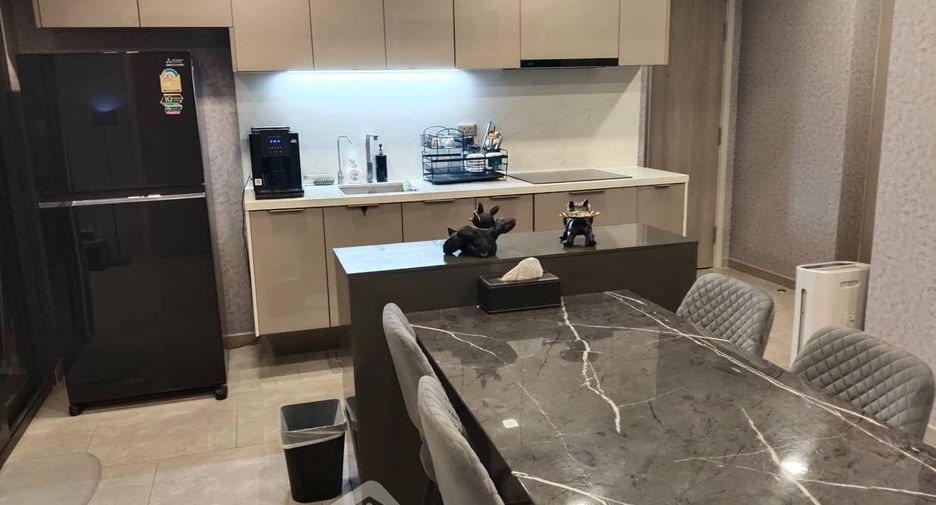 Condo en alquiler de 2 habitaciones en Huai Khwang, Bangkok