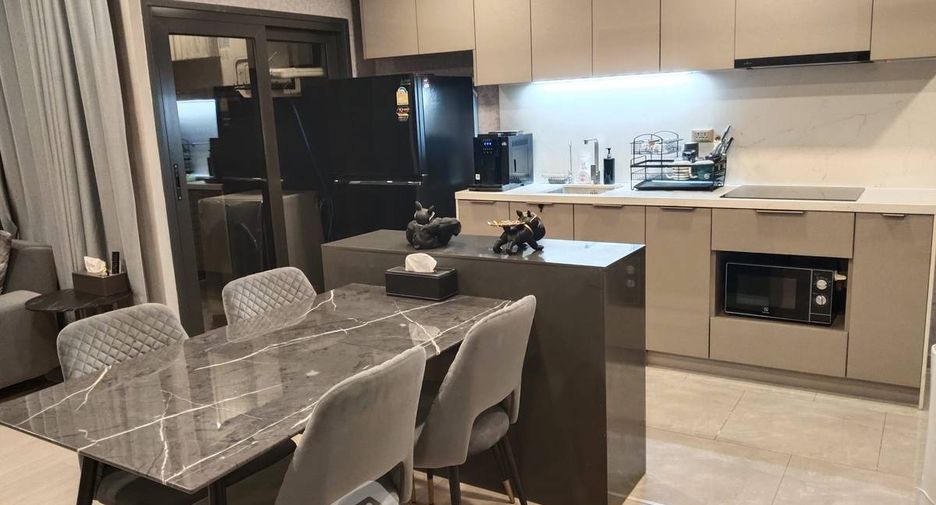 Condo en alquiler de 2 habitaciones en Huai Khwang, Bangkok