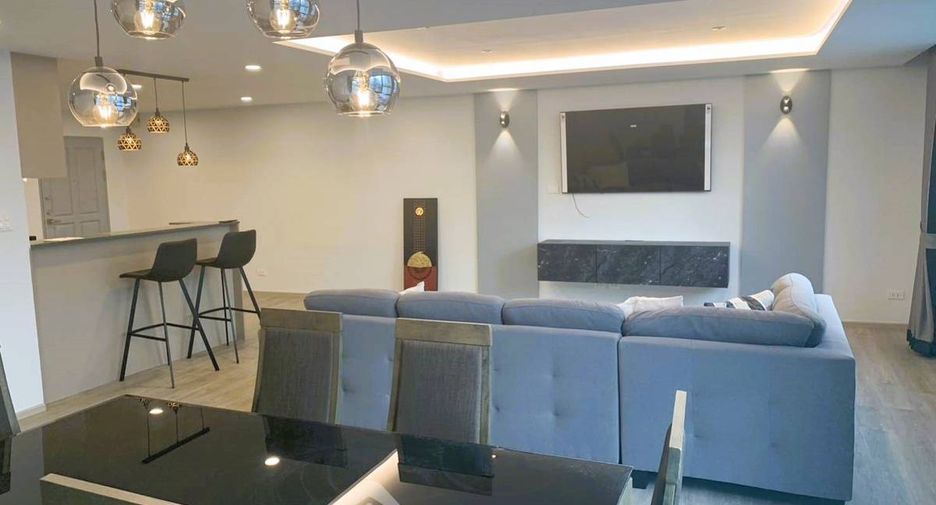 For rent 2 bedrooms condo in Watthana, Bangkok