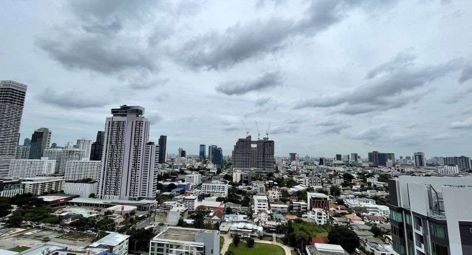 À louer 2 chambres condo à Watthana, Bangkok