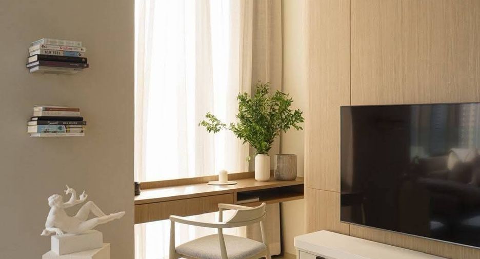 For rent 2 bedrooms condo in Bang Rak, Bangkok