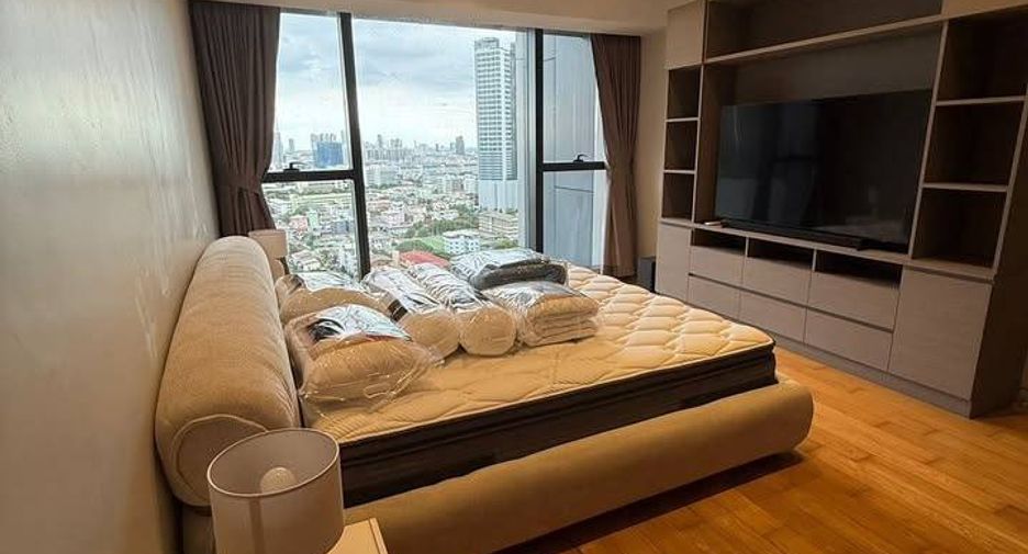For rent 3 ベッドルーム condo in Sathon, Bangkok