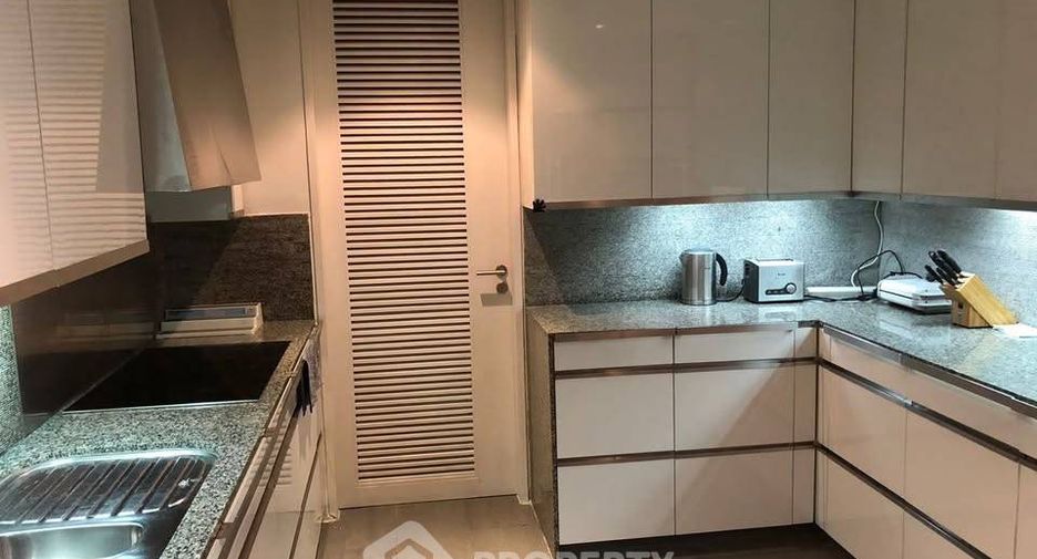 For rent 3 ベッドルーム condo in Sathon, Bangkok