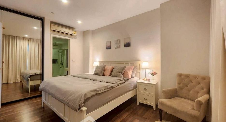 For rent 2 ベッドルーム condo in Phra Khanong, Bangkok