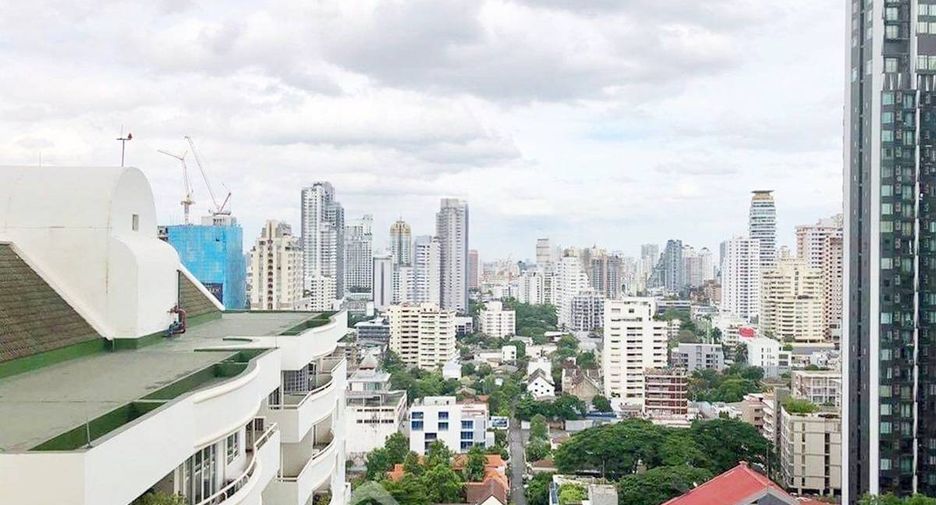 For rent 2 bedrooms condo in Khlong Toei, Bangkok
