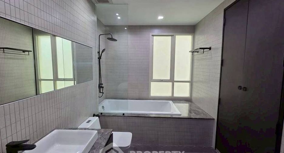 À louer 2 chambres condo à Pathum Wan, Bangkok