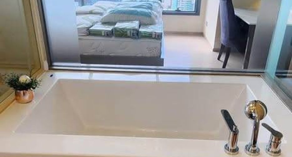 For rent 2 bedrooms condo in Watthana, Bangkok