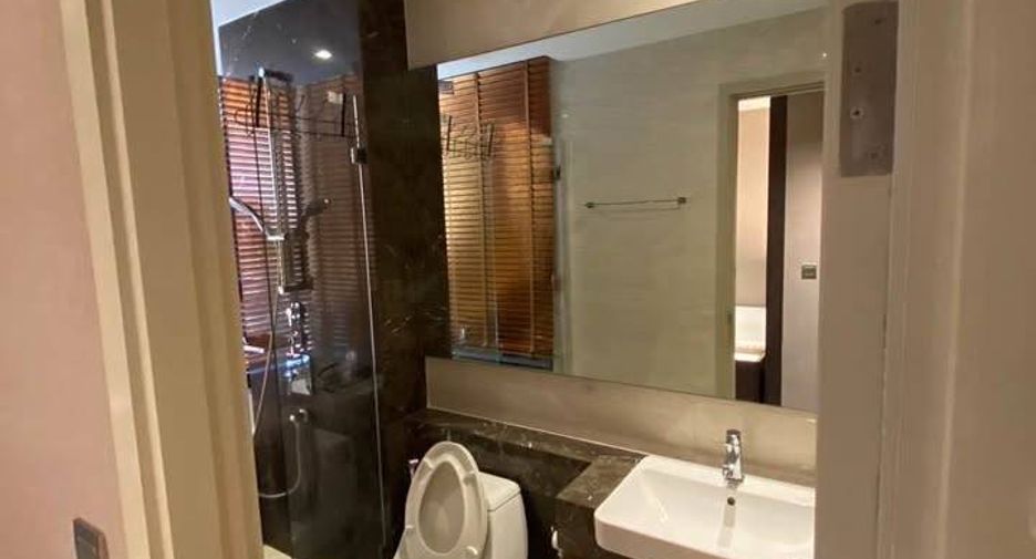 For rent 2 bedrooms condo in Bang Rak, Bangkok