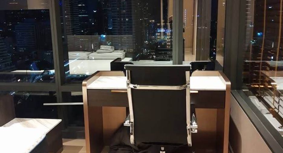 For rent 2 bedrooms condo in Bang Rak, Bangkok