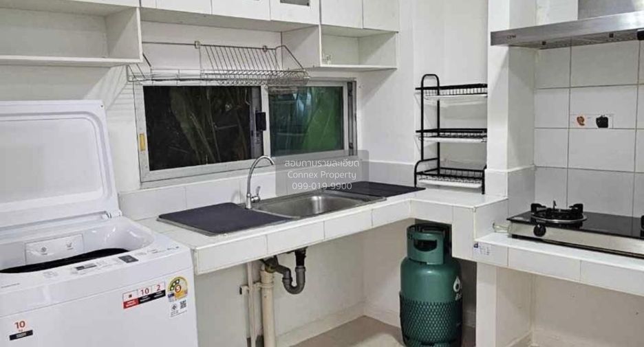 For rent 3 bedrooms townhouse in Bang Kapi, Bangkok