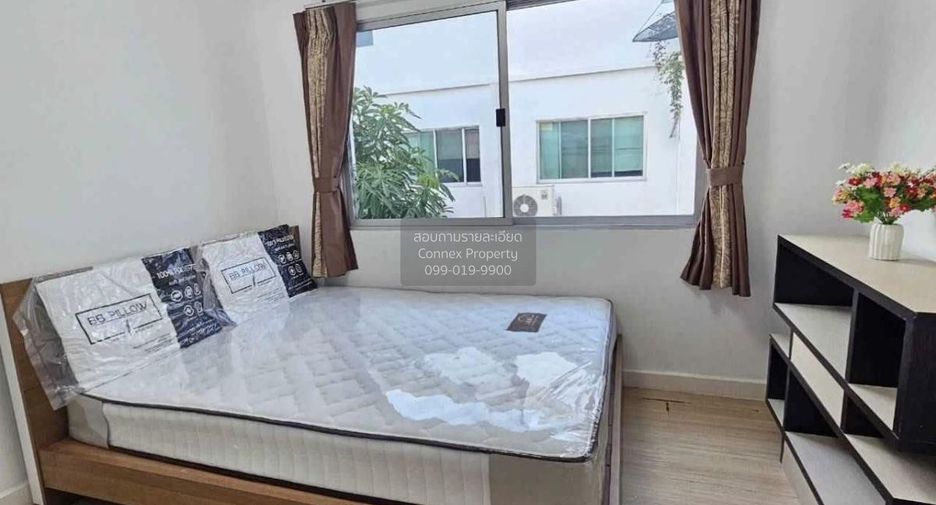 For rent 3 bedrooms townhouse in Bang Kapi, Bangkok