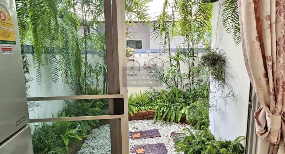 For rent 3 bedrooms townhouse in Bang Kapi, Bangkok