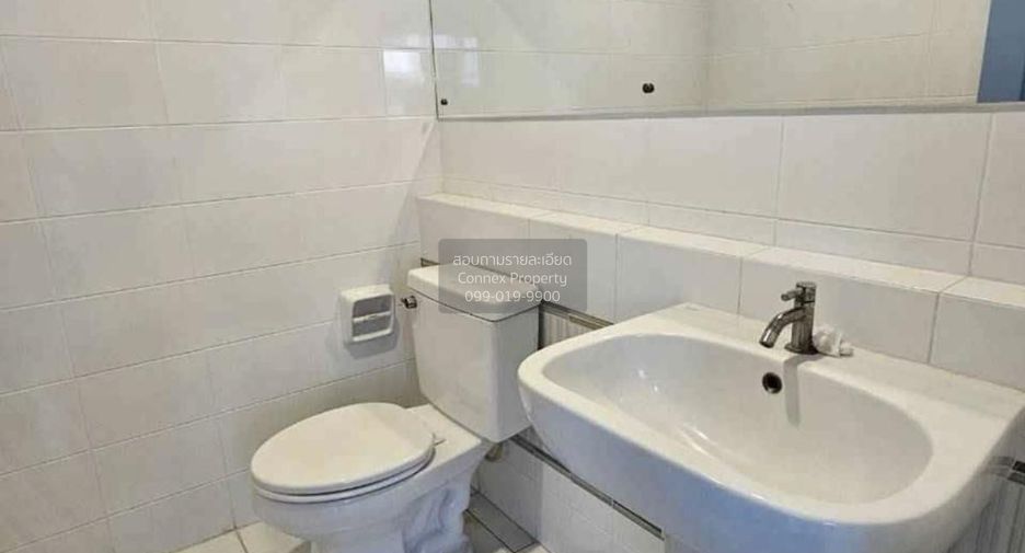 For rent 3 bedrooms townhouse in Bang Kapi, Bangkok