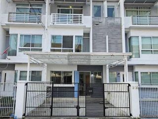 For rent 3 ベッドルーム townhouse in Bang Kapi, Bangkok