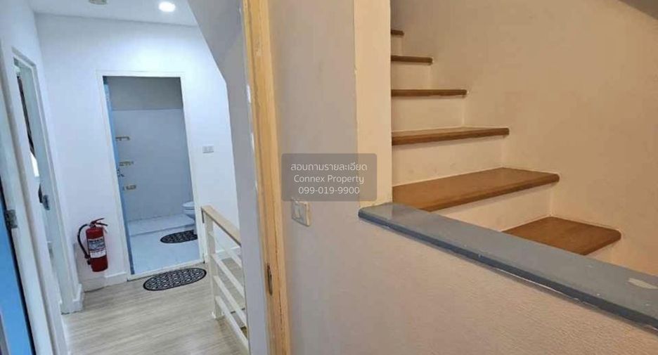 For rent 3 bedrooms townhouse in Bang Kapi, Bangkok