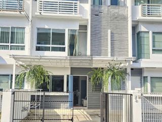 For rent 3 ベッドルーム townhouse in Bang Kapi, Bangkok
