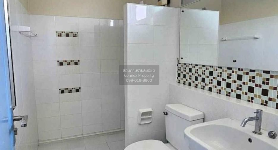 For rent 3 bedrooms townhouse in Bang Kapi, Bangkok