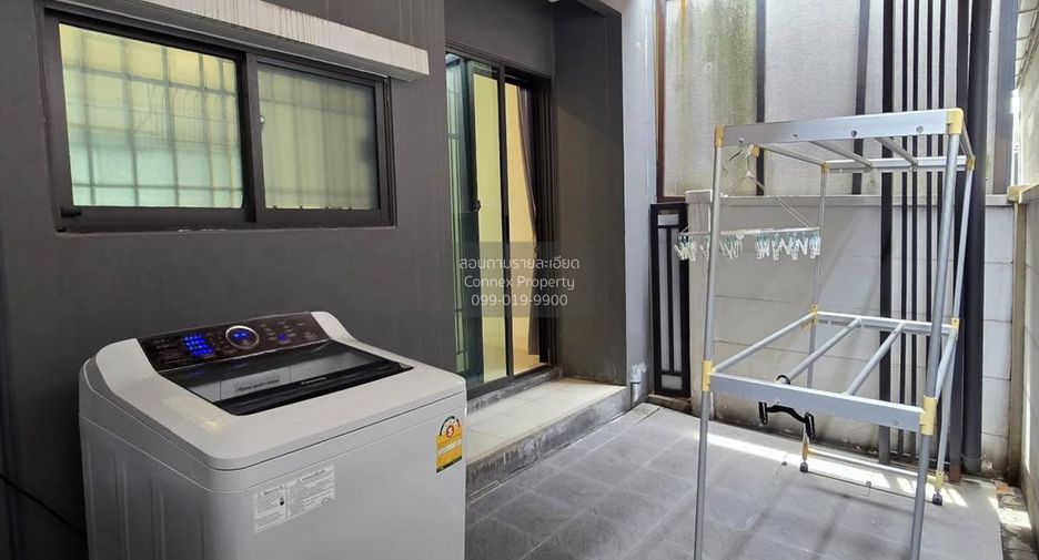 For rent 3 bedrooms townhouse in Bang Phli, Samut Prakan