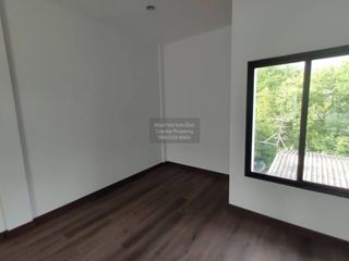 For rent 3 bedrooms townhouse in Phra Khanong, Bangkok