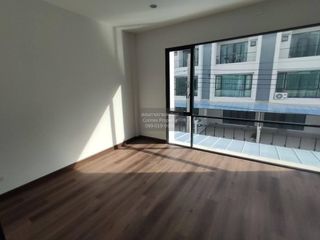 For rent 3 bedrooms townhouse in Phra Khanong, Bangkok