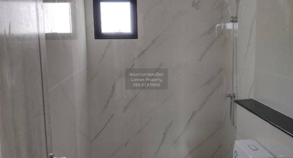 For rent 3 bedrooms townhouse in Phra Khanong, Bangkok