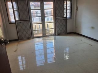 Casa adosada en venta de 2 habitaciones en Bang Khae, Bangkok