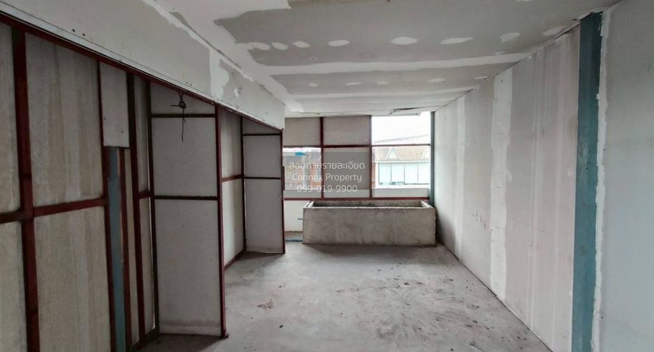 Gewerbefläche zum Kauf mit 6 Zimmer in Phra Pradaeng, Samut Prakan