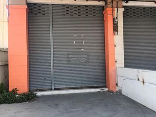For sale 3 bedrooms retail Space in Khlong Sam Wa, Bangkok
