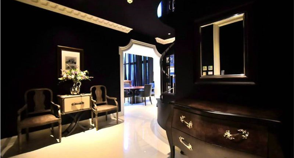 For sale 2 bedrooms condo in Khlong Toei, Bangkok