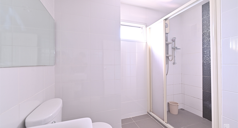 For rent 2 bedrooms condo in Huai Khwang, Bangkok