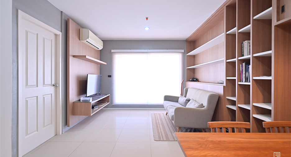 For rent 2 bedrooms condo in Huai Khwang, Bangkok