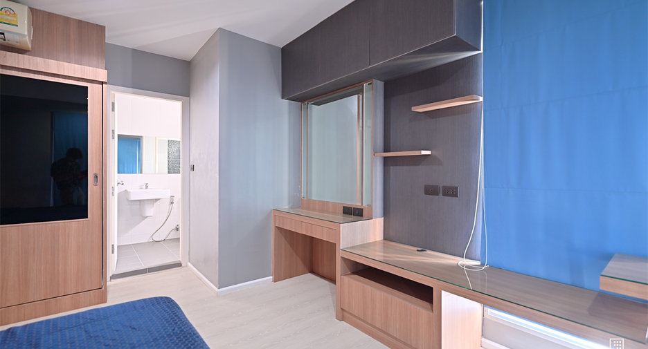 For rent 2 bedrooms condo in Huai Khwang, Bangkok