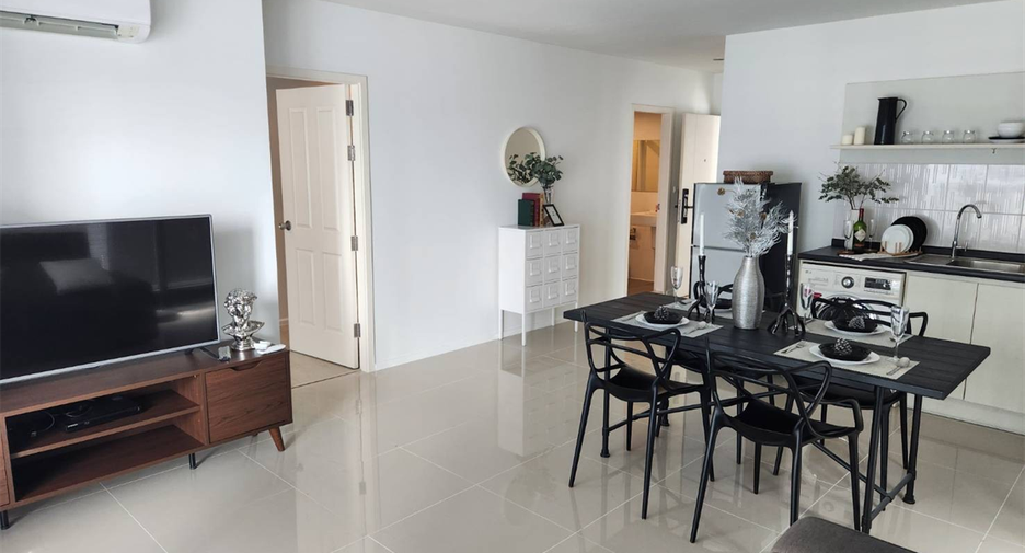 For rent 2 bedrooms condo in Huai Khwang, Bangkok