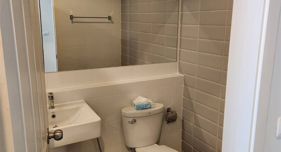 For rent 2 bedrooms condo in Huai Khwang, Bangkok