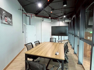 For rent 2 bedrooms condo in Huai Khwang, Bangkok