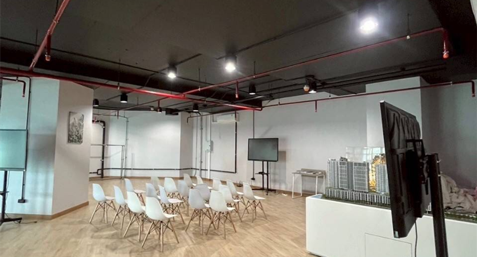 For rent 2 bedrooms condo in Huai Khwang, Bangkok